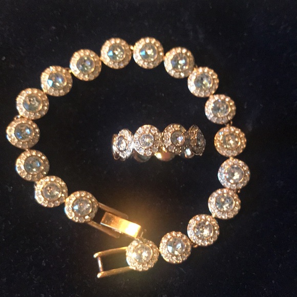 Authentic signed Swarovski Crystals Rose gold Angelic bracelet and ring 55 set. - Picture 5 of 12